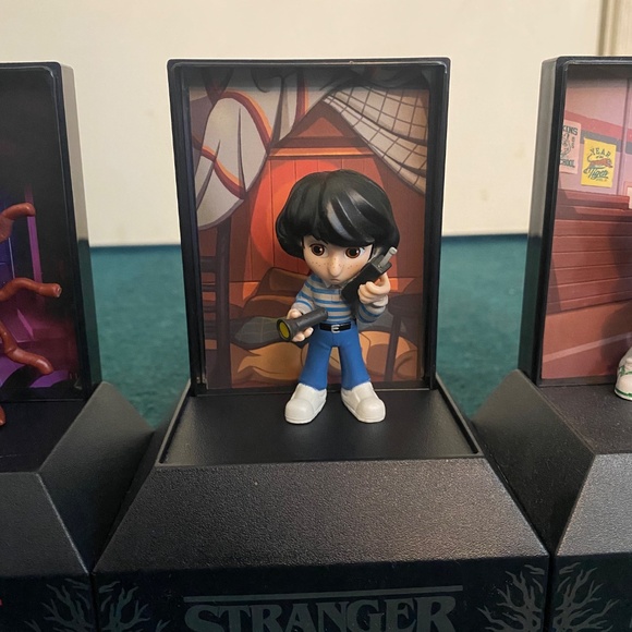 Stranger Things Capsules - Picture 7 of 12